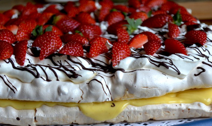 marängtårta med smörkräm recept