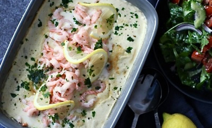 Toppad Fiskgratäng toppad med räkor